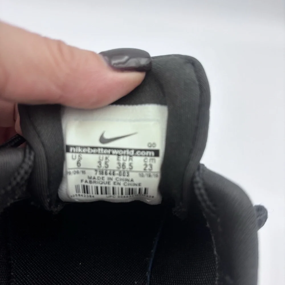 NIKE Air Max Thea Running Shoes Sneakers Women's 6 Black White Striped EUC